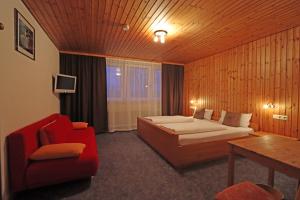 Postel nebo postele na pokoji v ubytování Hotel Kreuz Höhengasthof