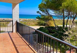 a balcony with a view of the beach at Apartamento en primera línea de playa in Denia