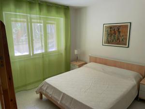 Postel nebo postele na pokoji v ubytování Giardino nord - il mare a pochi passi