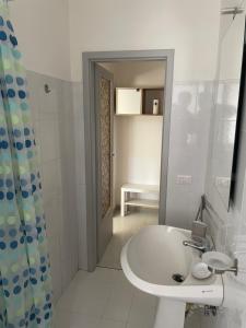 Koupelna v ubytování Giardino nord - il mare a pochi passi + 30 fotografií