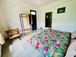 Kasol Hostel客房内的一张或多张床位