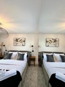Katil atau katil-katil dalam bilik di Charming 3-Bed House with 1 Parking space