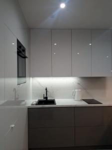 Kuchyňa alebo kuchynka v ubytovaní Apartament Przystań z tarasem