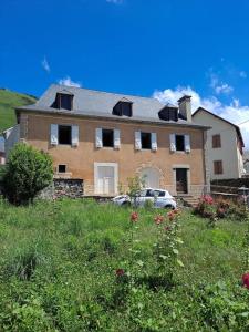 a large house with a car parked in front of it at Magnifique Cottage à Lescun in Lescun