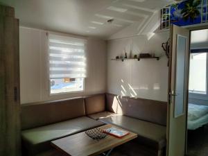 Posteľ alebo postele v izbe v ubytovaní Mobil-home Les Locs Danous