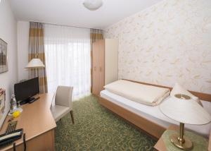 Ένα ή περισσότερα κρεβάτια σε δωμάτιο στο Land-gut-Hotel Rohdenburg