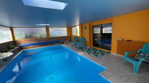 Bazén v ubytovaní LUXURY VILLA - Casa Di Roma aux portes de paris et disneyland alebo v jeho blízkosti
