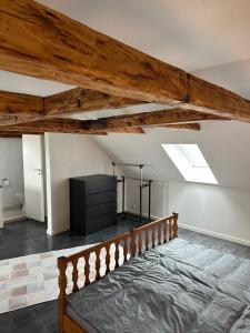 Postel nebo postele na pokoji v ubytování Attic Room