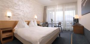 Letto o letti in una camera di Seeblick Höhenhotel