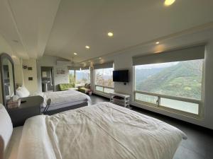 a large bedroom with two beds and a large window at Gegbyan in Ch'ia-la