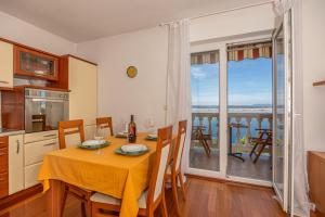 Η κουζίνα ή μικρή κουζίνα στο Adria Lila Kačjak amazing view