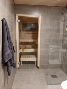 Ένα μπάνιο στο Premium kaksio Rauman keskustassa, parveke ja sauna