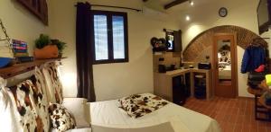 a living room with a bed and a kitchen at The Rabbit Hole in Rome