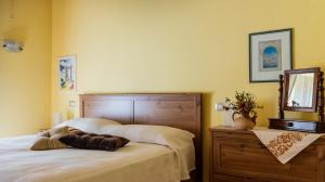 Кровать или кровати в номере Bed & Breakfast l'Albergo Di Ieri