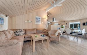 Posezení v ubytování Holiday Home Sommerland Hadsund Iii