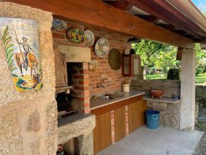 Kuchyň nebo kuchyňský kout v ubytování Casa do Palheiro, Bade, Cerdal.