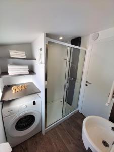 a bathroom with a washing machine and a sink at Possegger Hideaways in Zödl