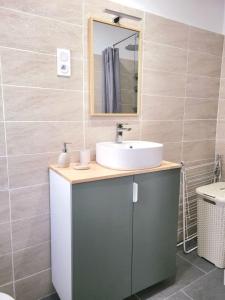 A bathroom at Chez Mélanie et Rodolphe