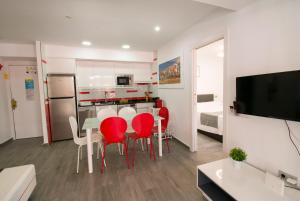 Kuchnia lub aneks kuchenny w obiekcie RONDA Centro Levante Beach