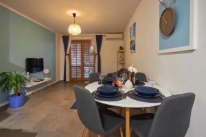 TV a/nebo společenská místnost v ubytování Apartment Blue