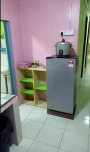 Η κουζίνα ή μικρή κουζίνα στο MAK Homestay DOWNSTAIRS