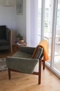 A seating area at Strandfogedgården