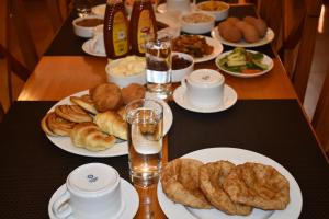 Comida en o cerca de este hotel