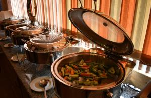 Comida en o cerca de este hotel