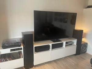 TV a/nebo společenská místnost v ubytování Heiðarbrún