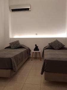 Posteľ alebo postele v izbe v ubytovaní Theti Apartment