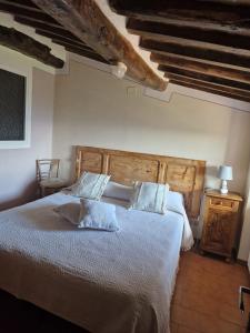 a bedroom with a large bed with a wooden headboard at Casetta della chiocciola in Sassi