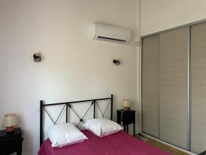 Posteľ alebo postele v izbe v ubytovaní VILLA tous conforts avec Piscine privée et accès Plage