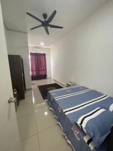 a room with a bed with a ceiling fan at Safiyya Homestay in Kluang