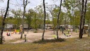 Ο χώρος παιχνιδιού για παιδιά στο Le charme du Bassin d Arcachon en Mobil Home climatisé