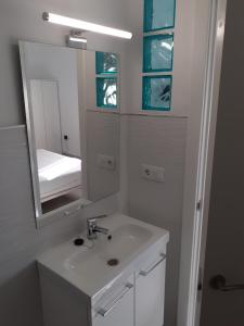 Zdjęcie z galerii obiektu Habitación con terraza y baño privado en Centro de Chipiona w mieście Chipiona