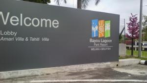 un signe de bienvenue pour un concessionnaire dans l'établissement Homestay Bayou Lagoon Ayer Keroh Melaka by AlliEyka, à Malacca