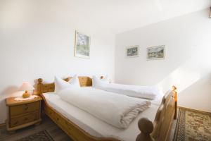 a bedroom with a bed with white sheets at Frische Brise FeWo 06 01 in Cuxhaven +13 photos
