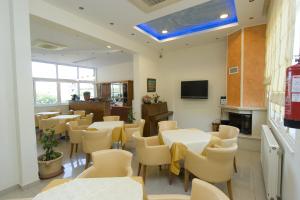 TV a/nebo společenská místnost v ubytování Hotel Kallithea