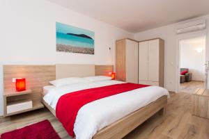 Posteľ alebo postele v izbe v ubytovaní Apartments Villa Ankora