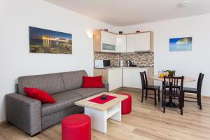 Kuchyňa alebo kuchynka v ubytovaní Apartments Villa Ankora