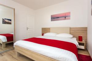 Posteľ alebo postele v izbe v ubytovaní Apartments Villa Ankora