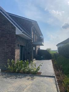 a brick house with a walkway outside of it at Ferienwohnung Nahe der Nordsee in Hemmingstedt