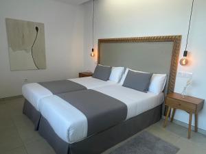 Säng eller sängar i ett rum på La Morreta Suites II - Lanzarote
