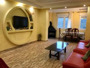 Televízia a/alebo spoločenská miestnosť v ubytovaní Apartamento duplex Begur(costa brava)