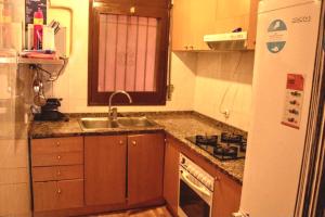 Kuchyňa alebo kuchynka v ubytovaní Apartamento duplex Begur(costa brava)