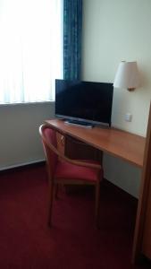 TV a/nebo společenská místnost v ubytování Hotel Berliner Ring