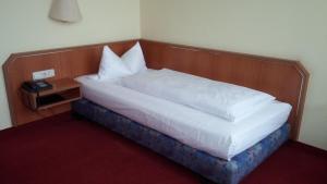 Postel nebo postele na pokoji v ubytování Hotel Berliner Ring