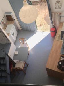 Posedenie v ubytovaní Adorable guest house/annexe avec terrasse