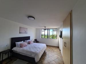 Postel nebo postele na pokoji v ubytování Capri Beach Holiday home + 40 fotografií