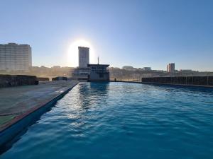 Bazén v ubytování Capri Beach Holiday home nebo v jeho okolí